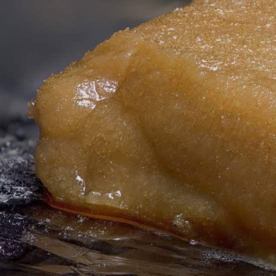 Makroaufnahme von feinstem Piatella Hash aus der Gorilla Glue Genetik